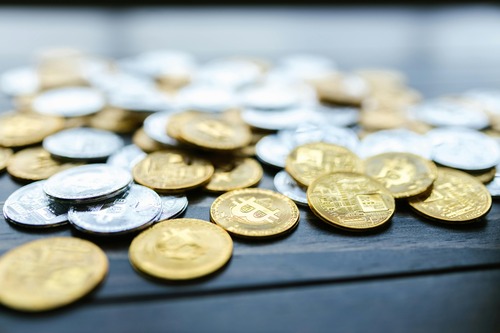 Live cryptocurrency gas tracker displayed on a screen